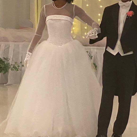 Stunning tulle wedding dress with satin corseted bodice in superb condition! - Picture 3 of 6